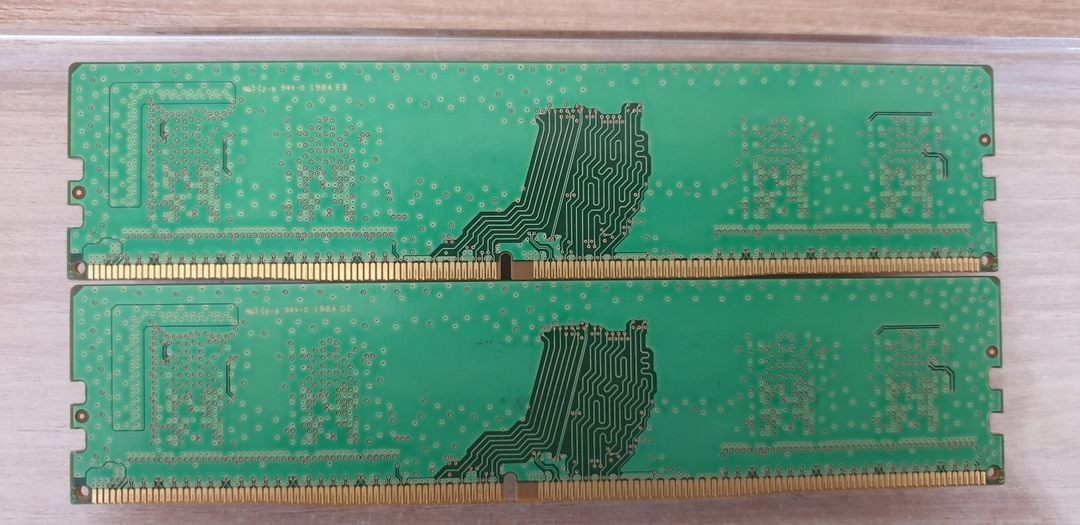 PC메모리 삼성 램 DDR4 4G 2666V 장당2만 2장있음--2