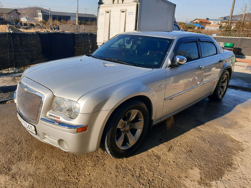 300C 5.7 HEMI V8--1