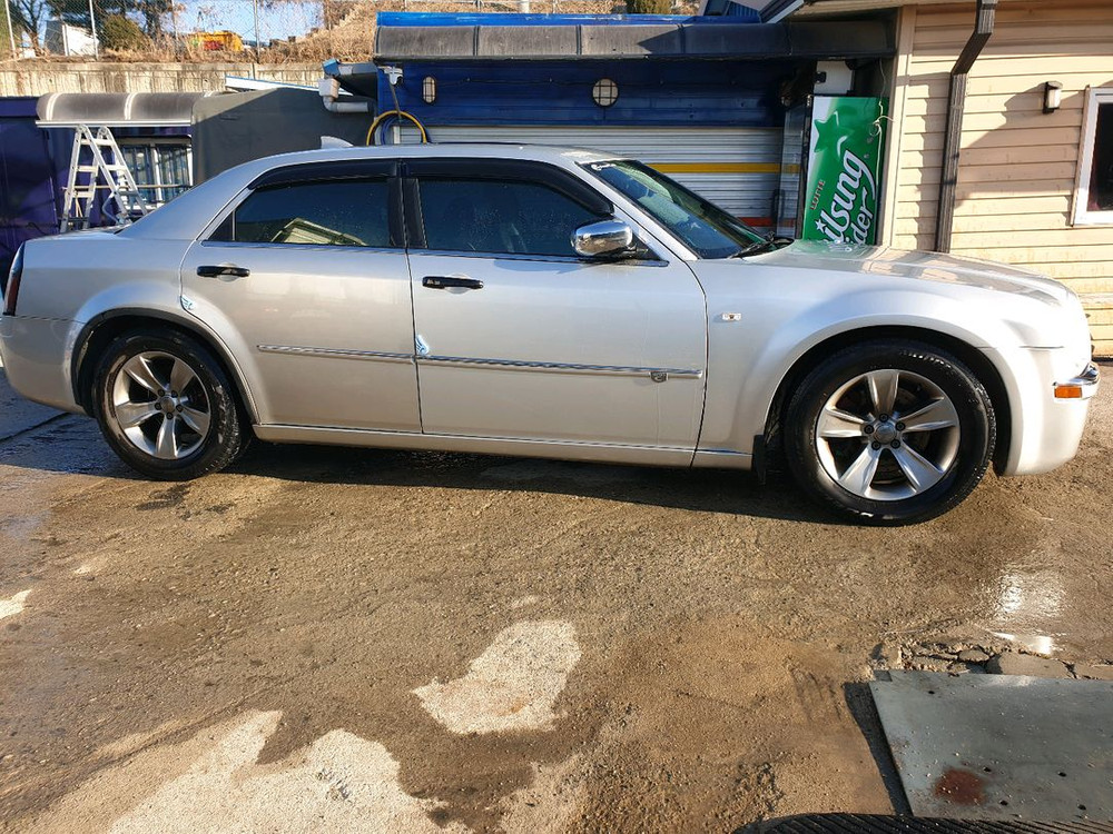 300C 5.7 HEMI V8--2