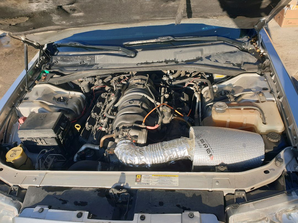 300C 5.7 HEMI V8--6