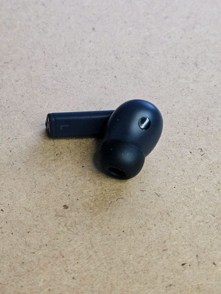 갤럭시 버즈3FE 블랙 왼쪽--3