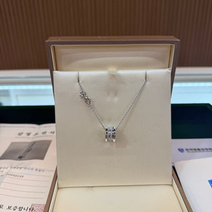 정품 불가리 비제로원 목걸이 화이트골드 파베다이아