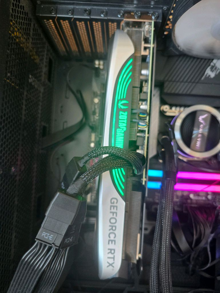 RTX 4070 Ti 그래픽카드 이미지