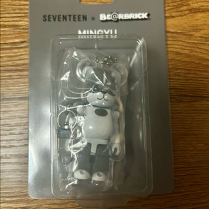 가격제안] 세븐틴 민규 베어브릭 100% 키링+케이스 이미지