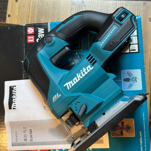 마끼다 18V 충전 직쏘 DJV184Z