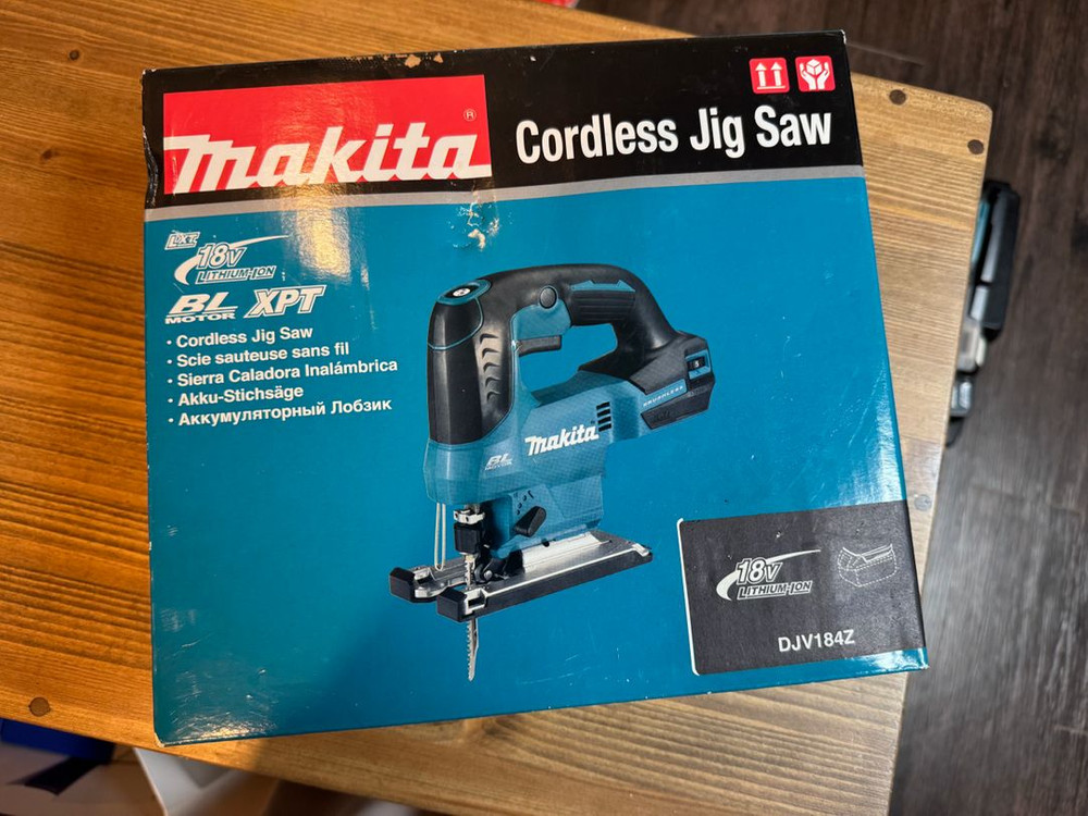 마끼다 18V 충전 직쏘 DJV184Z--1