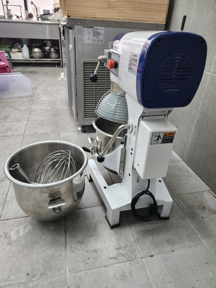 스타리치 업소용 버티컬 반죽기 20리터 판매--3