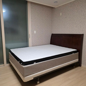 템퍼매트리스에 사용하였던 침대 프레임과 받침대 토퍼 판매합니다.(퀸) 이미지