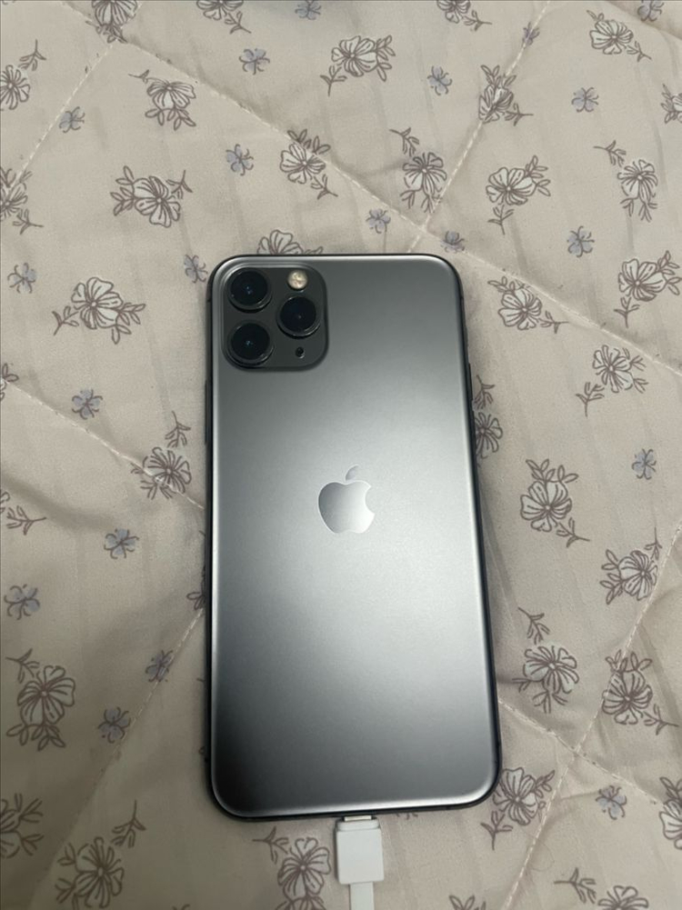 아이폰 11 Pro / 액정 파손 / 터치 정상 / 외관 상태 좋음--2