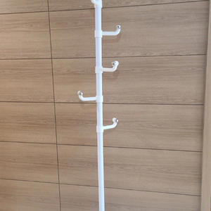 흰색 스탠드 옷걸이 행거