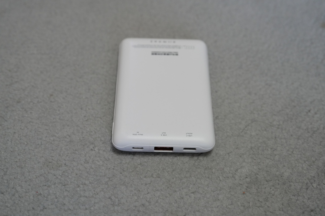 보조배터리 10,000 mAh (38.5Wh)를 1만원에 판매--2