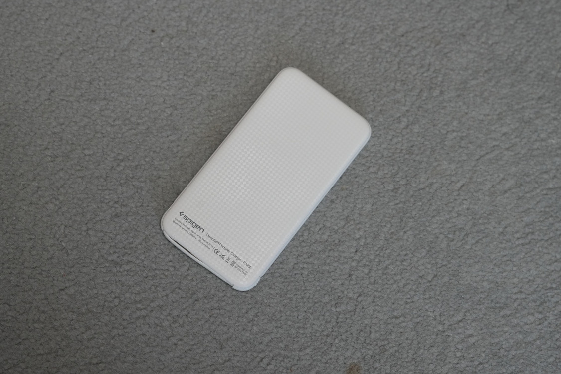 Spigen 보조배터리 5,000 mAh 1만원에 판매--2