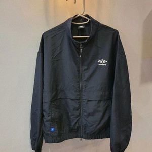 여성)엄브로 클래식 바람막이점퍼(90)