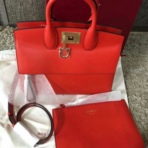 페라가모여성숄더백