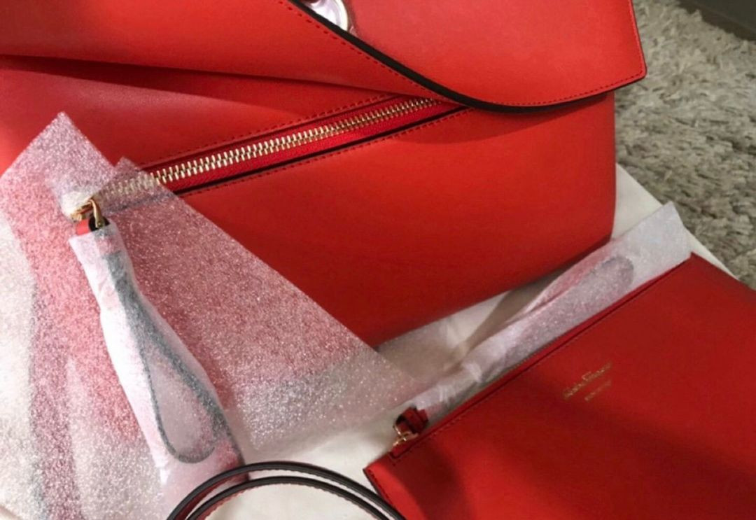 페라가모여성숄더백--1