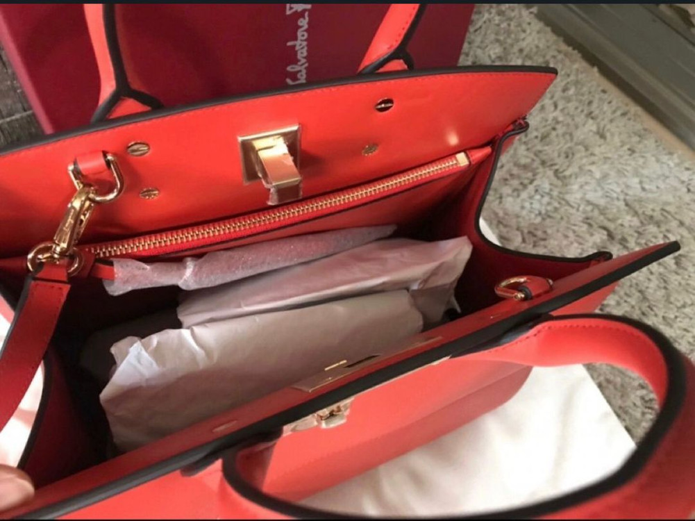 페라가모여성숄더백--2