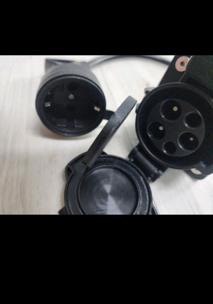 전기충전소 충전가능한 5핀완속 젠더 팝니다. 트위지 전동킥보드 전기자전거 전기오토바이 다 가능합니다 이미지