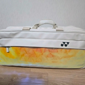 [택포] 요넥스 홀로그램 2단 배드민턴가방 한정판 (여성용) 판매합니다.