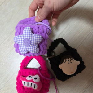 새상품) 짱구 훈이 캐릭터 털실 뜨개 미니 가방 키링 이미지