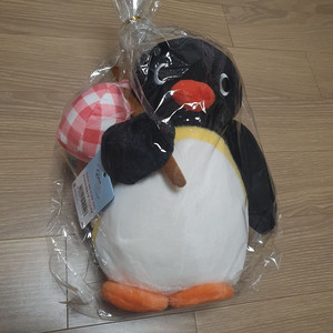 (미개봉, 새상품) 핑구 보따리 중형 스탠딩 27cm 펭귄 인형 판매합니다. 이미지
