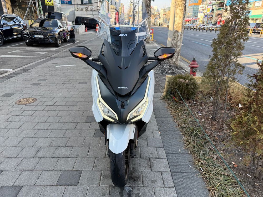 혼다 포르자350 25년식--1