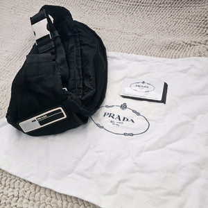 18SS 프라다 018 나일론 패니백 바이커백 스몰 블랙