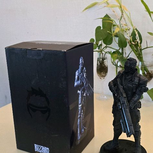 오버워치 솔져76 피규어. 박스 포함.
