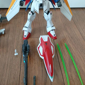 mg 윙건담 tv판 가조 판매합니다 (서비스 액션베이스 1)
