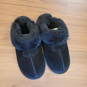 코나블루 여성용 가죽 스웨이드 패치 어그 슬리퍼 240 새것