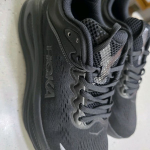 호카 본디9 와이드 올블랙 260사이즈 새상품 12만원