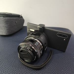 미러리스 카메라 + 렌즈 세트 이미지