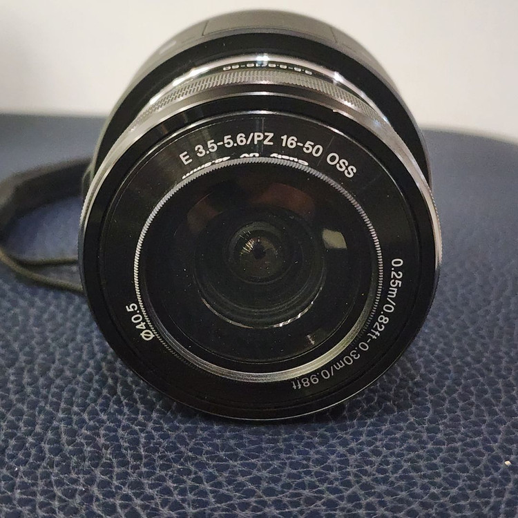 미러리스 카메라 + 렌즈 세트 이미지