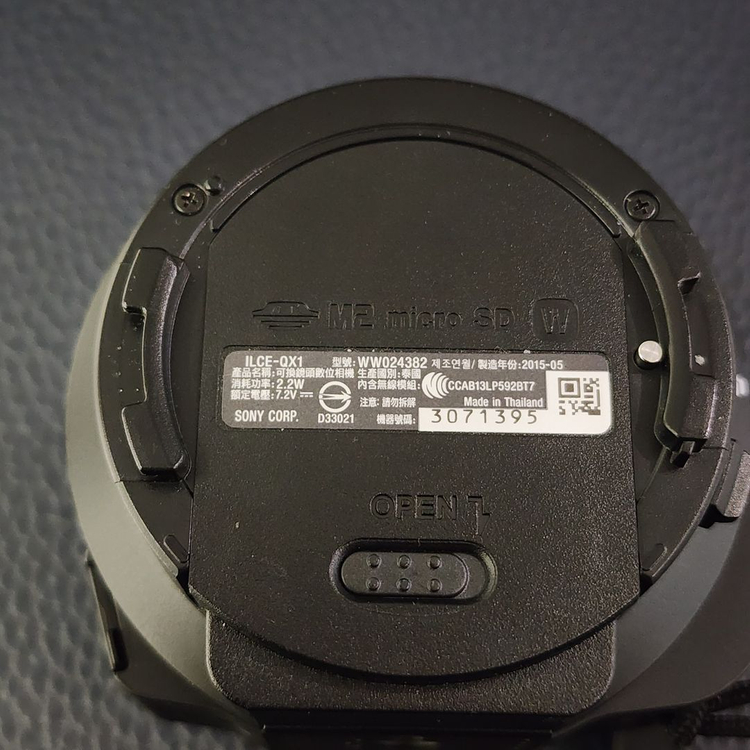 미러리스 카메라 + 렌즈 세트 이미지