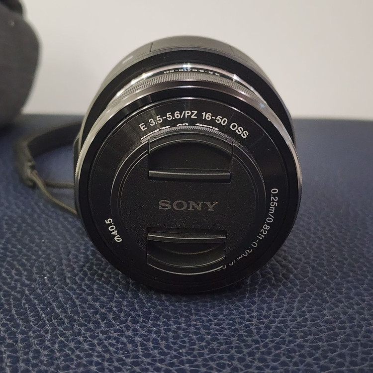 미러리스 카메라 + 렌즈 세트 이미지