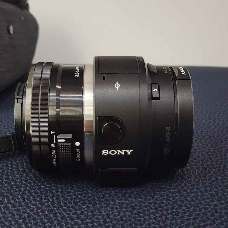 미러리스 카메라 + 렌즈 세트 이미지