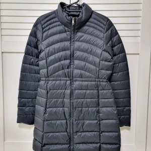 경량 구스다운패딩. 블랙. 55사이즈.