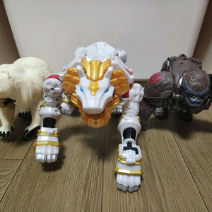 변신 로봇 장난감 사진6장 확인하세요