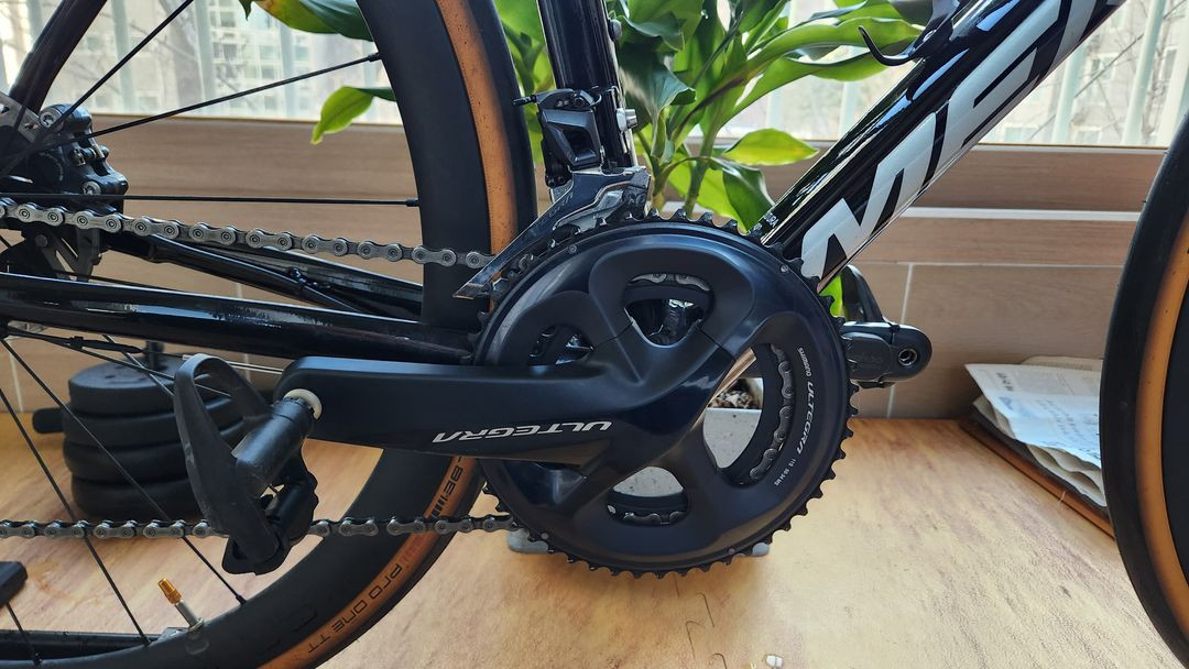 로드바이크. 스컬트라 400, 울테그라구동계, 카본 휠셋 및 추가품--2