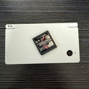 닌텐도 dsi 화이트 + 포켓몬 PT 기라티나 이미지