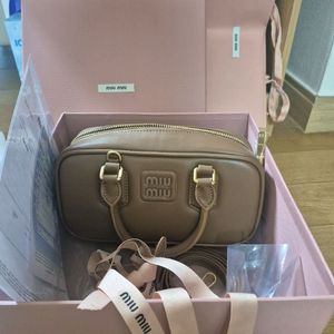 미우미우 아르카디백