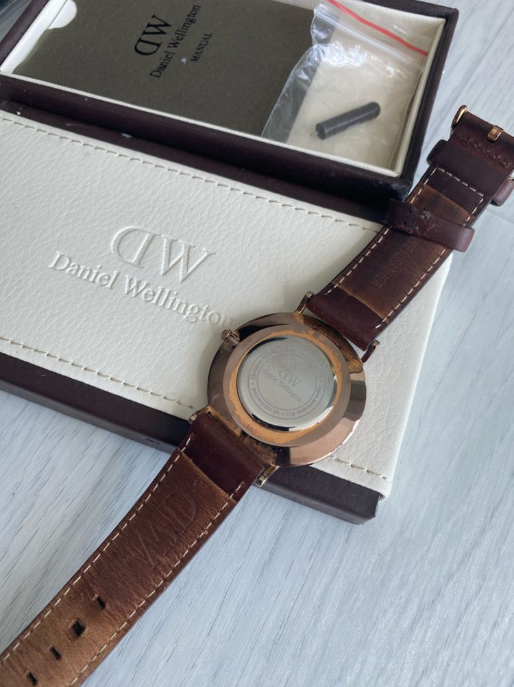 다니엘웰링턴 36m 로즈골드 시계판매합니다 최저가22만--2