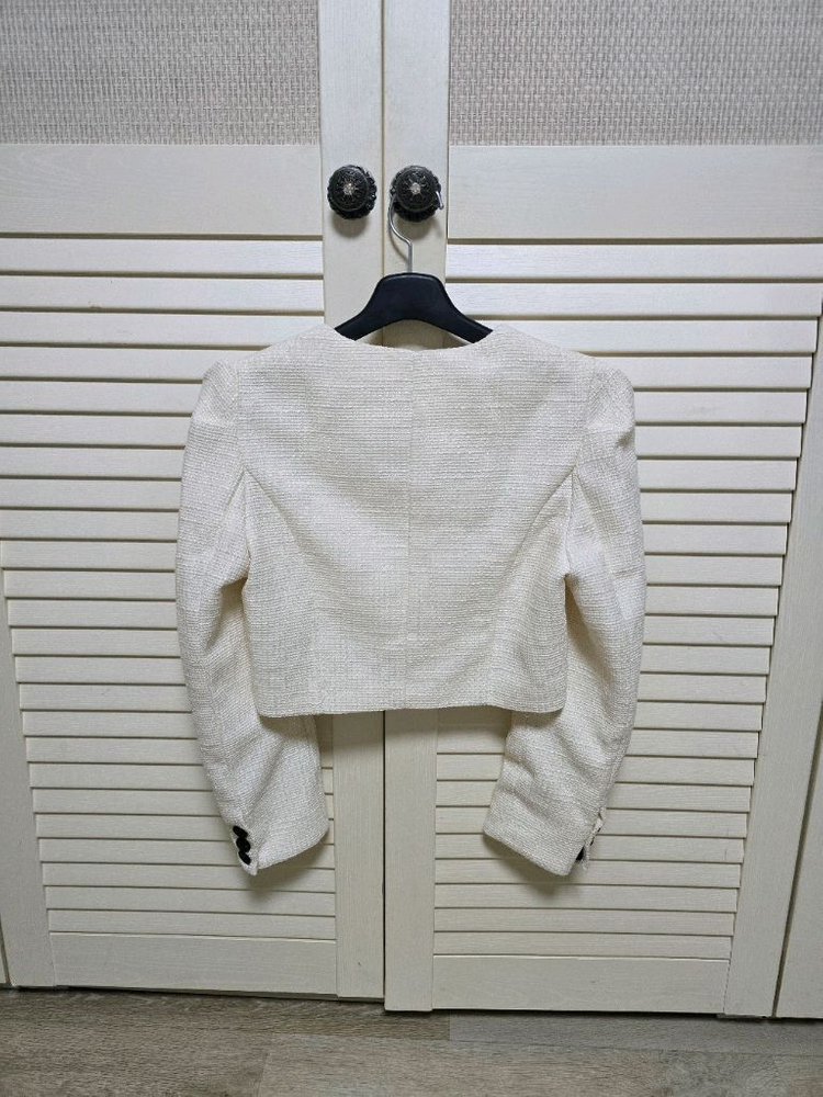 퍼프소매 자켓과 블랙 스커트 세트--3