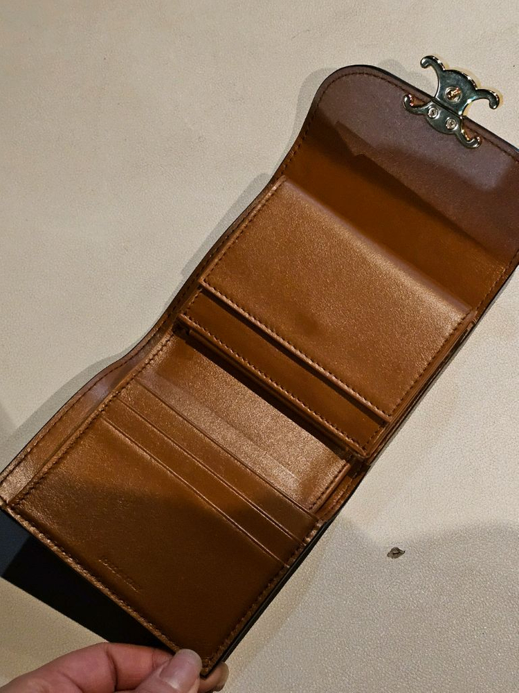 셀린느 트리옹프 반지갑 브라운 이미지