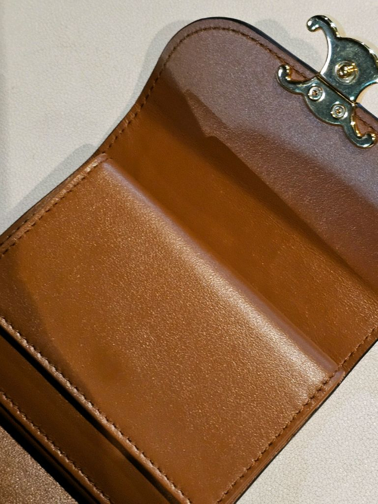 셀린느 트리옹프 반지갑 브라운 이미지