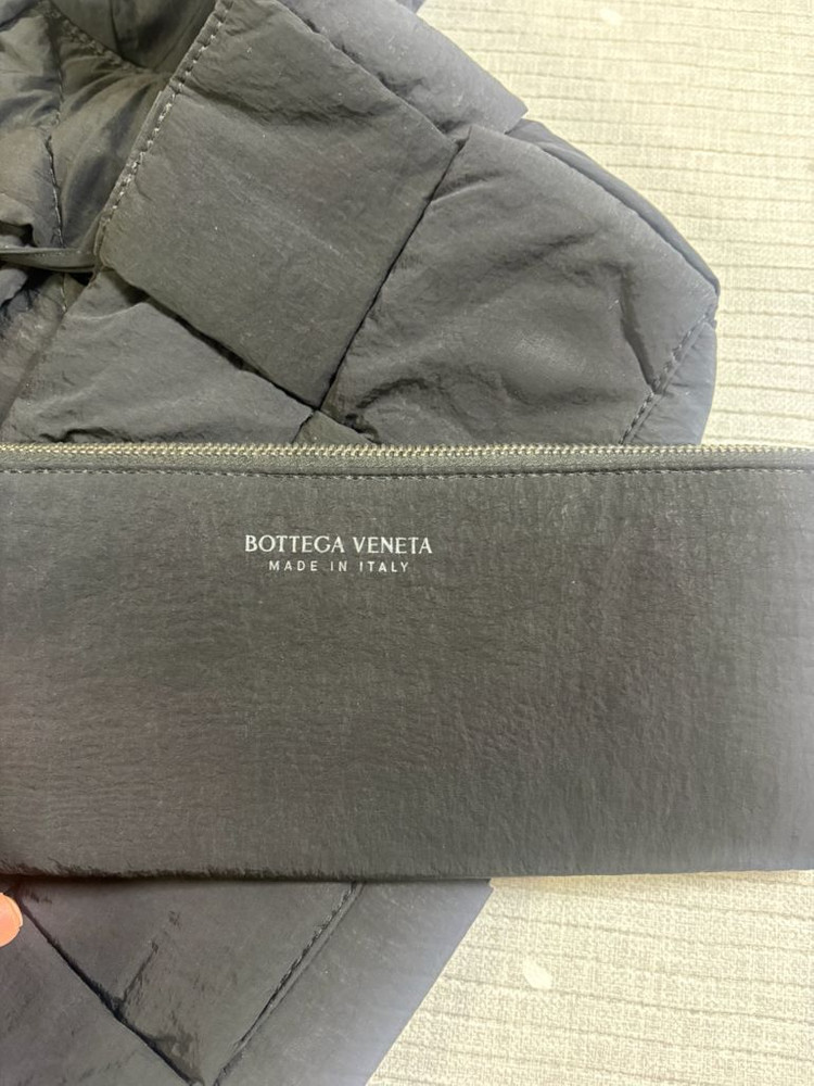 보테가 베네타 카세트 패딩 백 팝니다--3