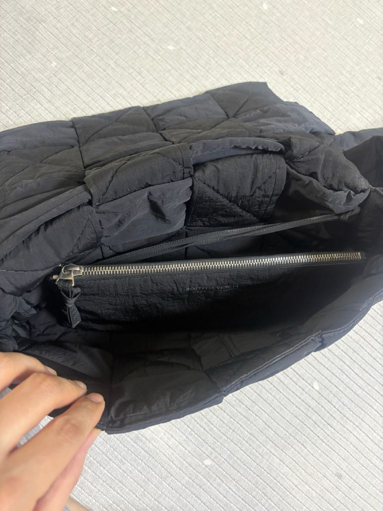 보테가 베네타 카세트 패딩 백 팝니다--4