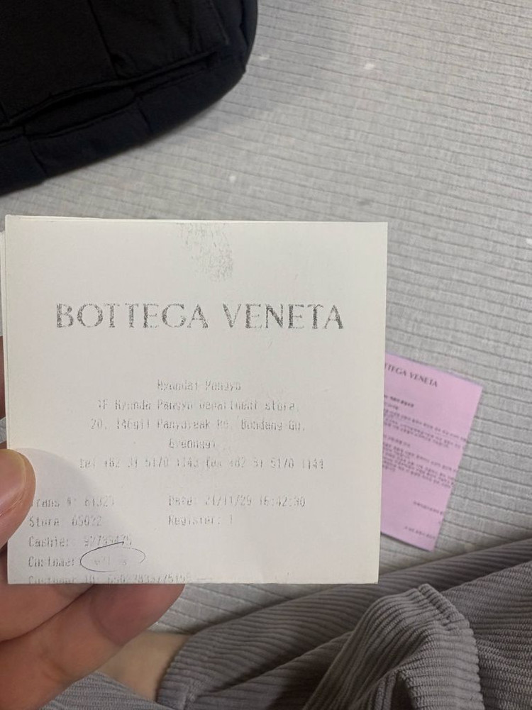 보테가 베네타 카세트 패딩 백 팝니다--7