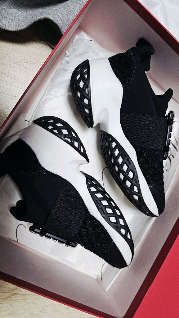 로저비비에 비브런 블랙 36 정품 이미지