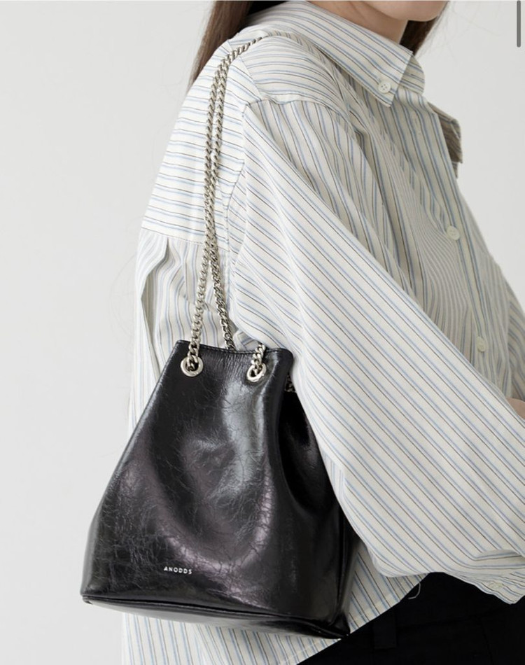 앤오즈 가방 체인백 TIWI chain leather bucket bag _ black--1