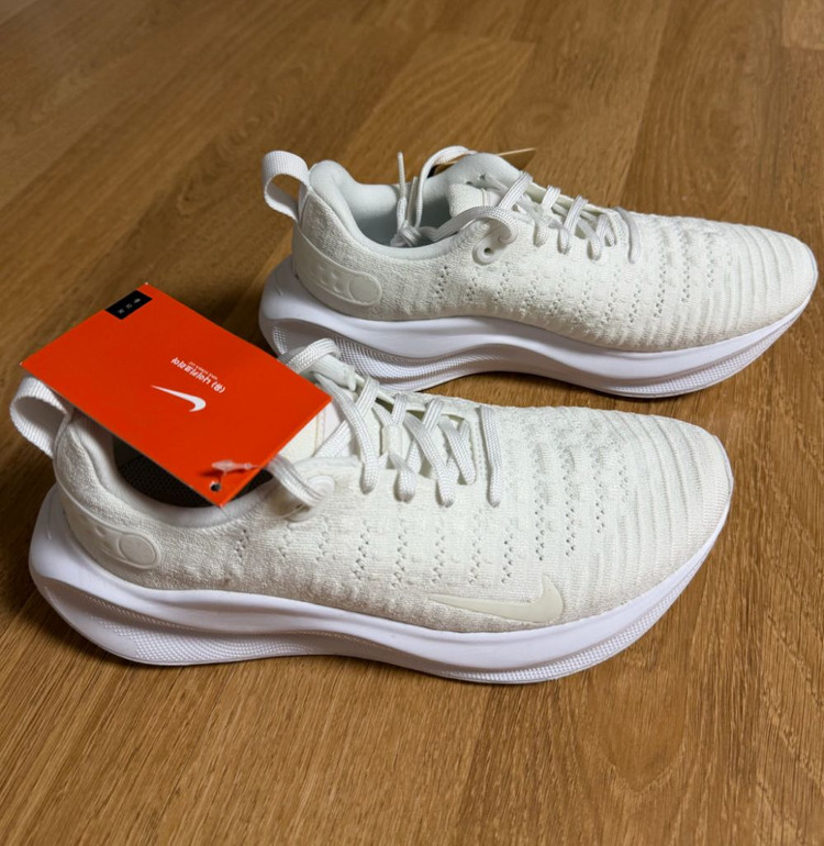 [240] 나이키 우먼스 리액트 인피니티런4 화이트 런닝화 이미지